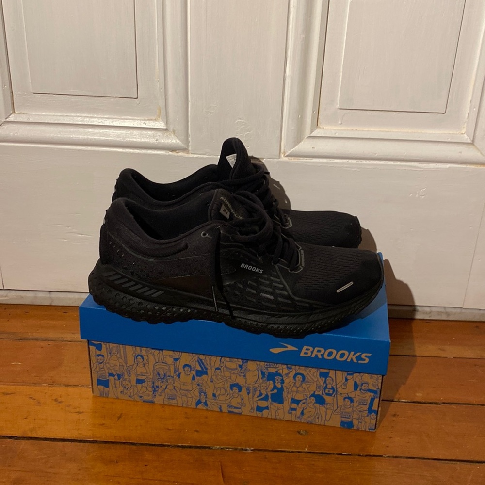 Brook adrenaline running sneakers